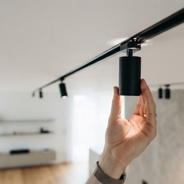 Đèn Rọi Ray Nam Châm Từ Tính 48V Siêu Mỏng 12W (Phòng Khách Sang Trọng)